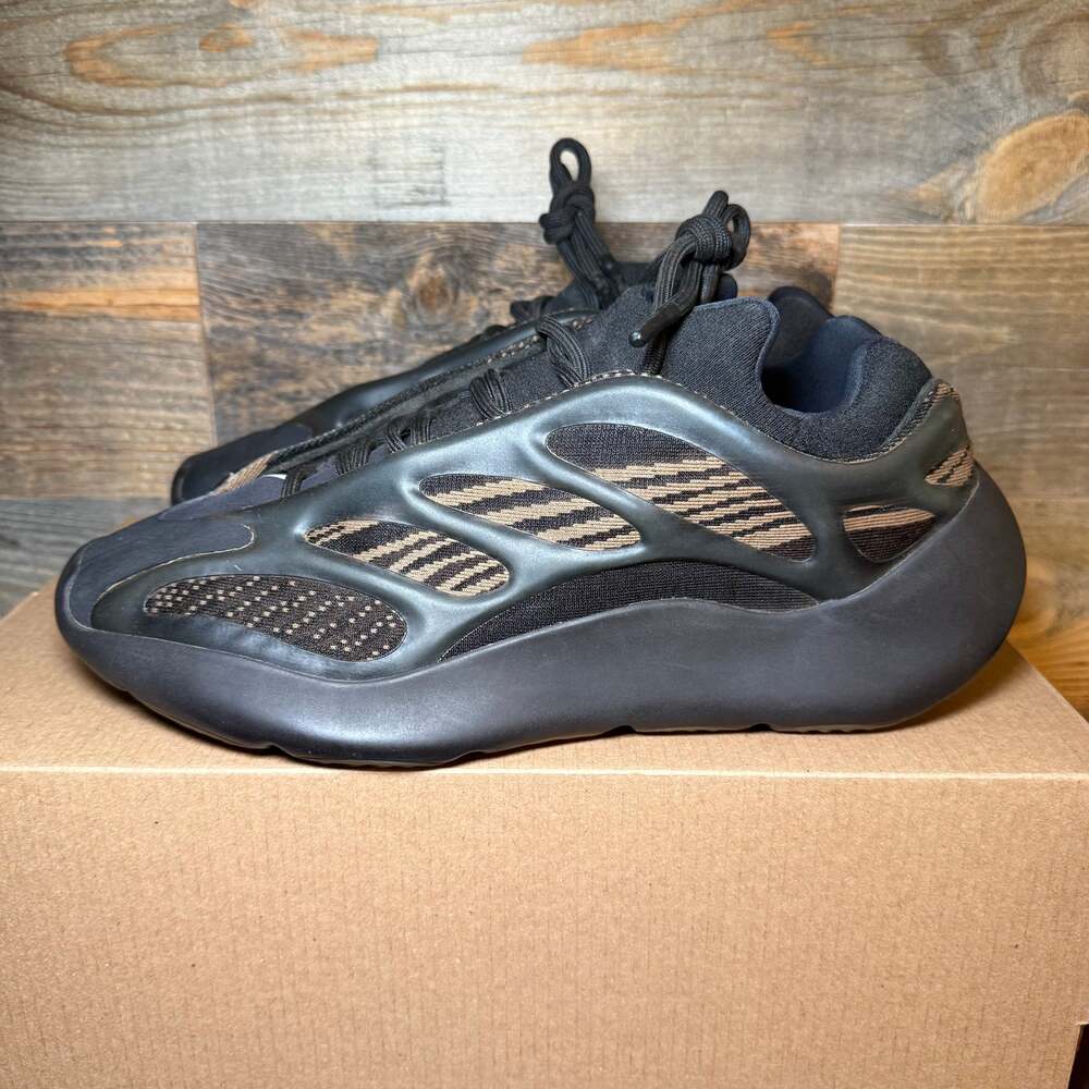 Adidas Yeezy 700 V3 Clay Brown Men's Athletic Shoes Size 10